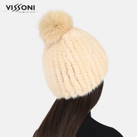 Дамска плетена шапка от естествен косъм на норка с помпон от лисица - Бежава
